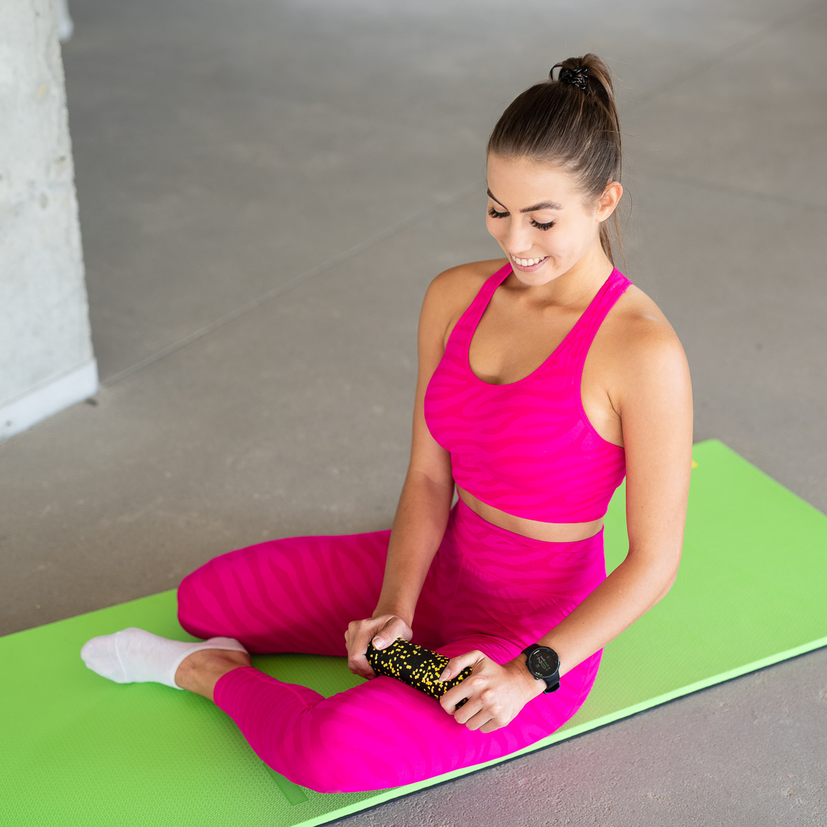 YOGA ROLLER HMS FSBM04 BLACK-YELLOW DOTS MASSAGE SET - Image 8